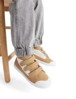 Shoe Store 34 Shoe Store -Shoe Store 2504930 22127429 11481009